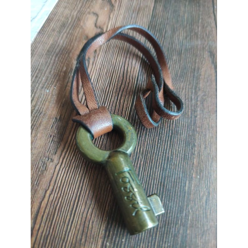 Preloved Gantungan Kunci Fossil Keyfob