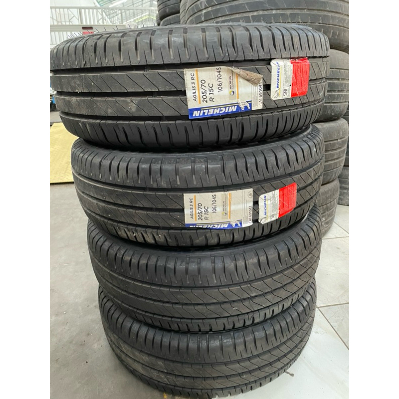 Ban Michelin Agilis 3RC 205 70 R15 Hiace Innova