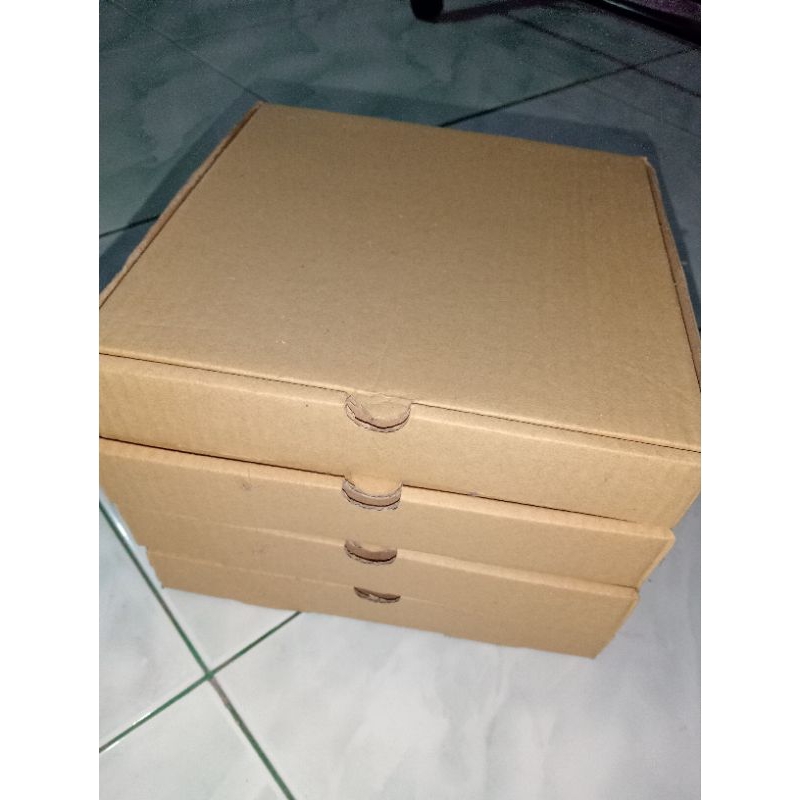 

Box Kardus Kotak Tebal Hampers size 23x23x5cm