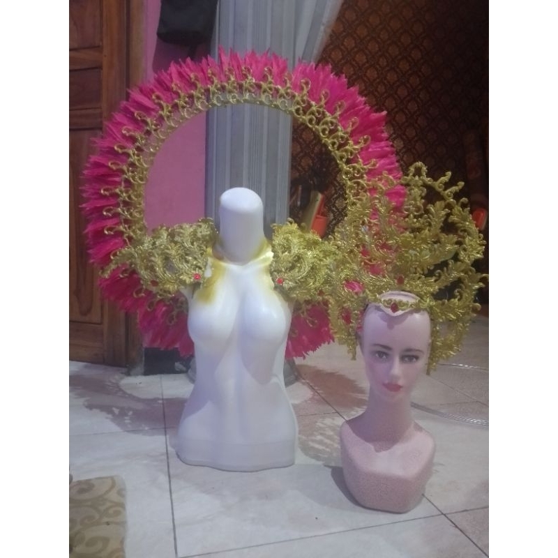 mahkota dan sayap maskot karnival