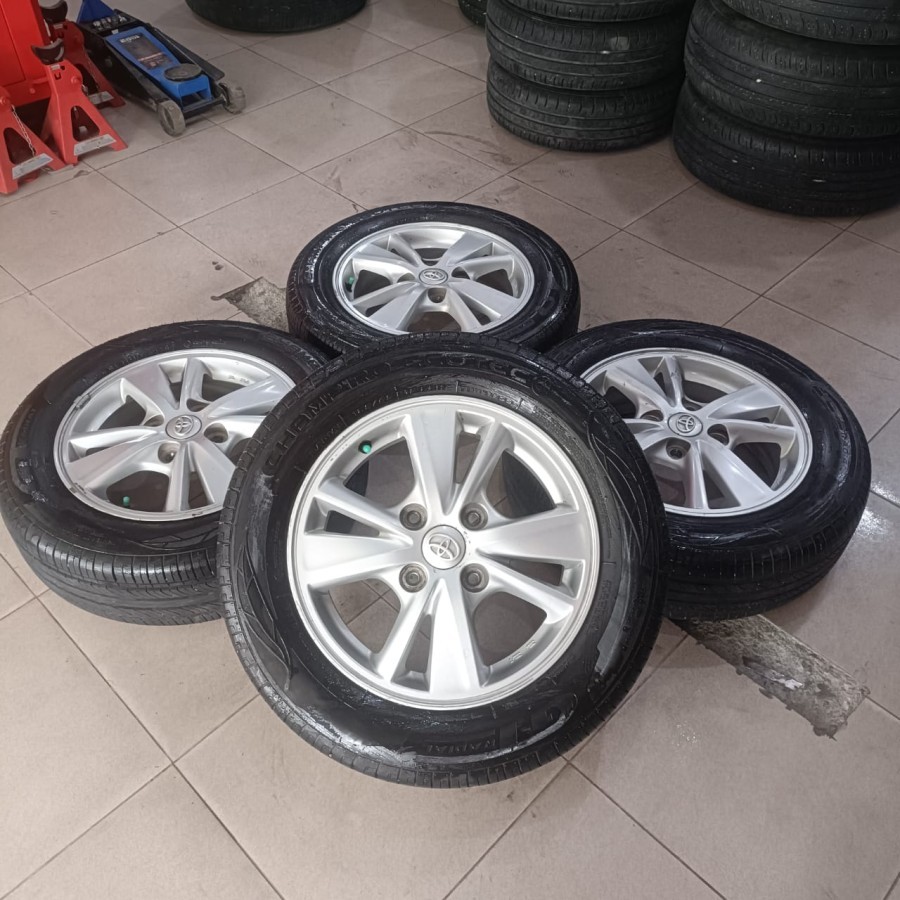 Velg Copotan Oem R15 Mobil Avanza Veloz Ring 15 Lebar 5 Baut 4x114 Plus Ban 185/65 R15
