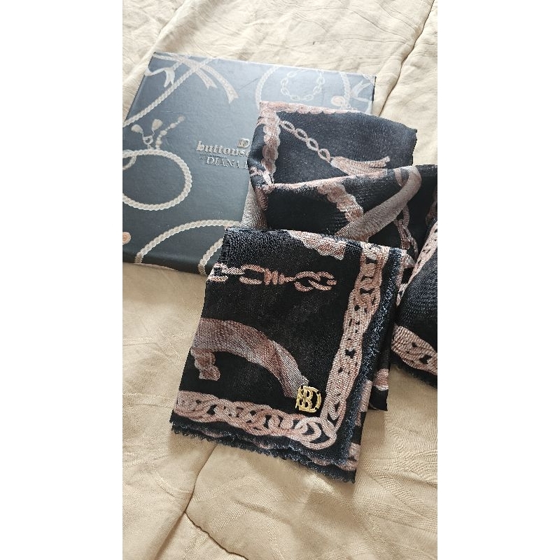 preloved buttonscarves chain series 1 black
