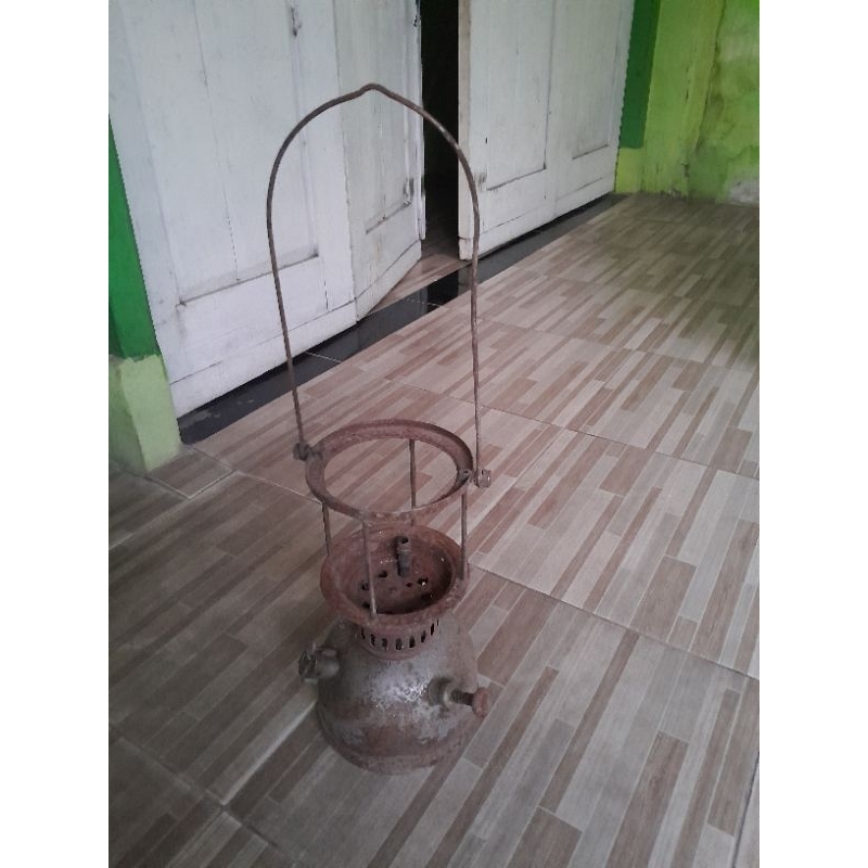 lampu petromak bekas rusak