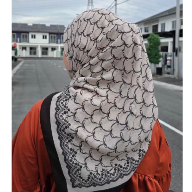 SASI OFFICIAL - HIJAB SEGIEMPAT MOTIF VOAL BANIESCOOP KW TERMURAH TERLARIS