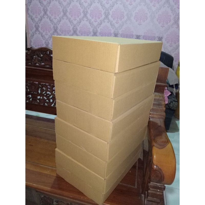 

Box Kotak Kardus Tebal Hampers size 34x25x7cm