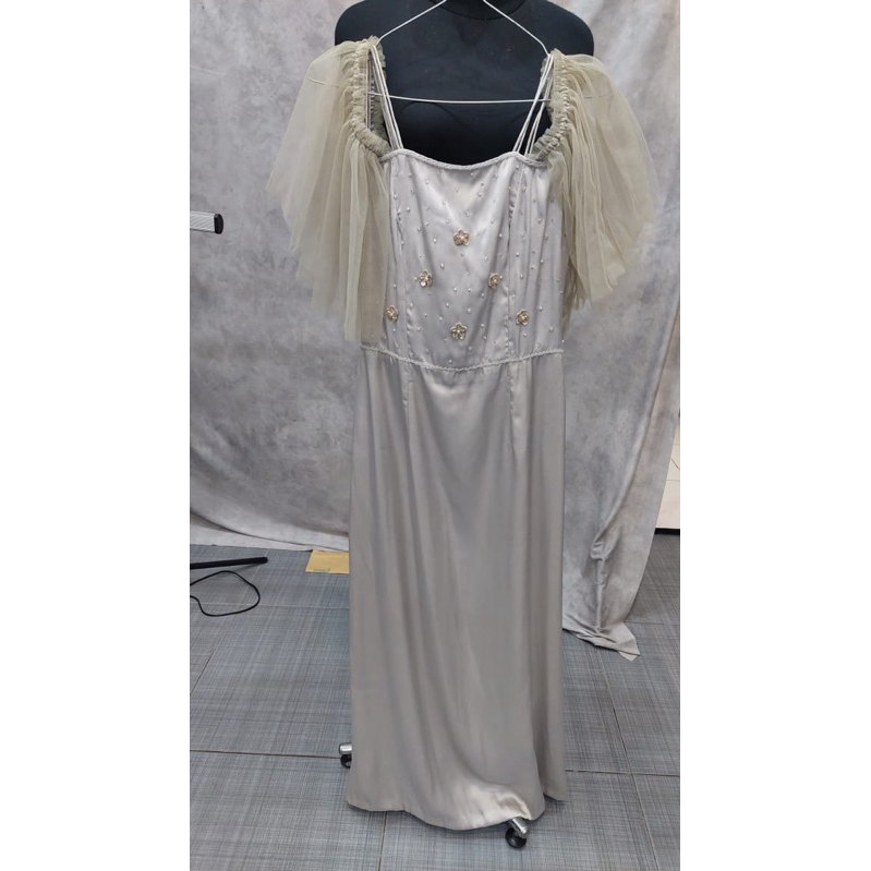gaun pesta silver