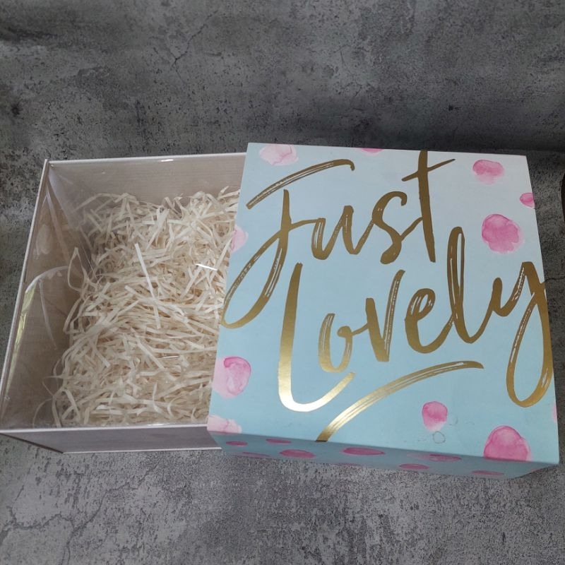 

hard box Gift box Souvenir box PR package BBW Kotak Kado 24x24x12cm HAMPERS