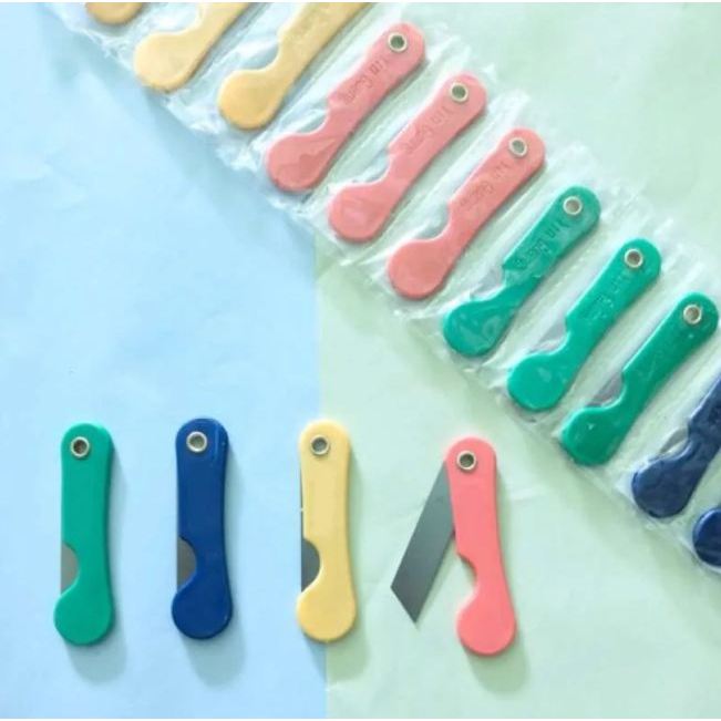 

Pisau Cutter Lipat Mini / Fordable Knife / Alat Bntu Potong Kertas Plastik Perlengkapan ATK RANDOM