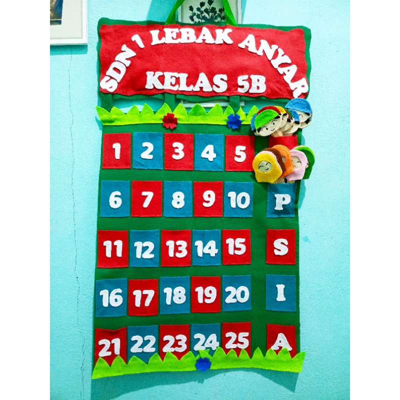 PAPAN ABSEN FLANEL DAN PAPAN SALAM FLANEL HIASAN DINDING KELAS