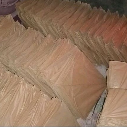 Layangan Polos Kertas coklat /100 pcs ukuran 58