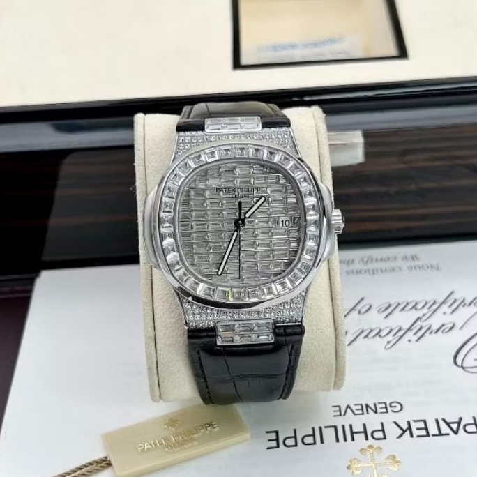 Jam tangan Automatic Swiss PP NautiIus 5719 Leather strap Sapphire Paved Rectangle Iced Out Diamond 