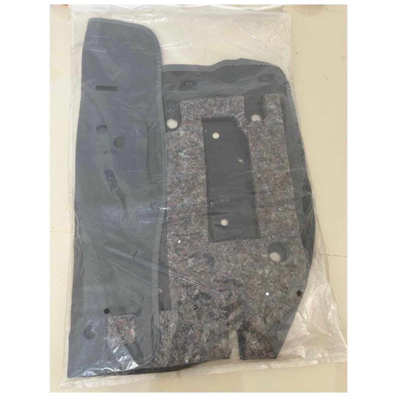 Karpet bawah jok penumpang kiri / kanan CANTER turbo ps125 original