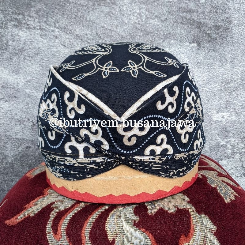 Blangkon Solo Perbawan Alusan Batik Kombinasi Motif Wahyu Tumurun