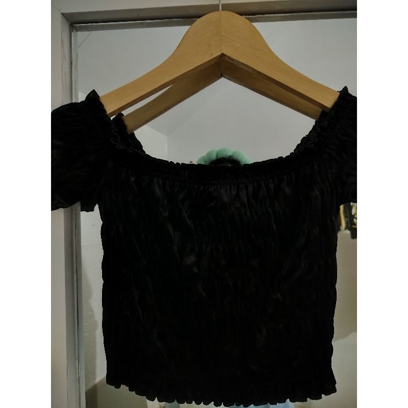 atasan crop hitam bludru/Velvet