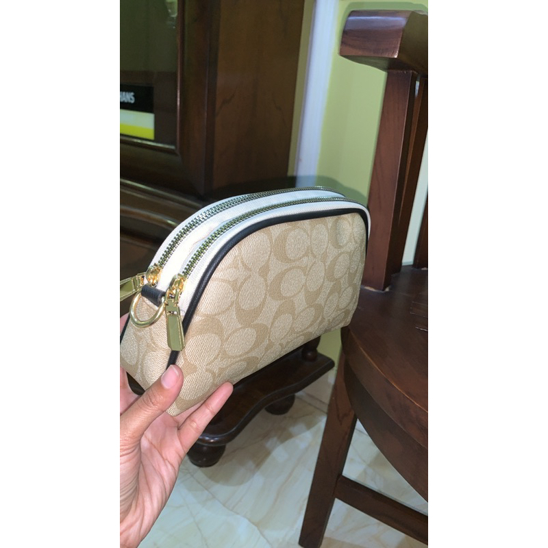 COACH TAS SELEMPANG WANITA