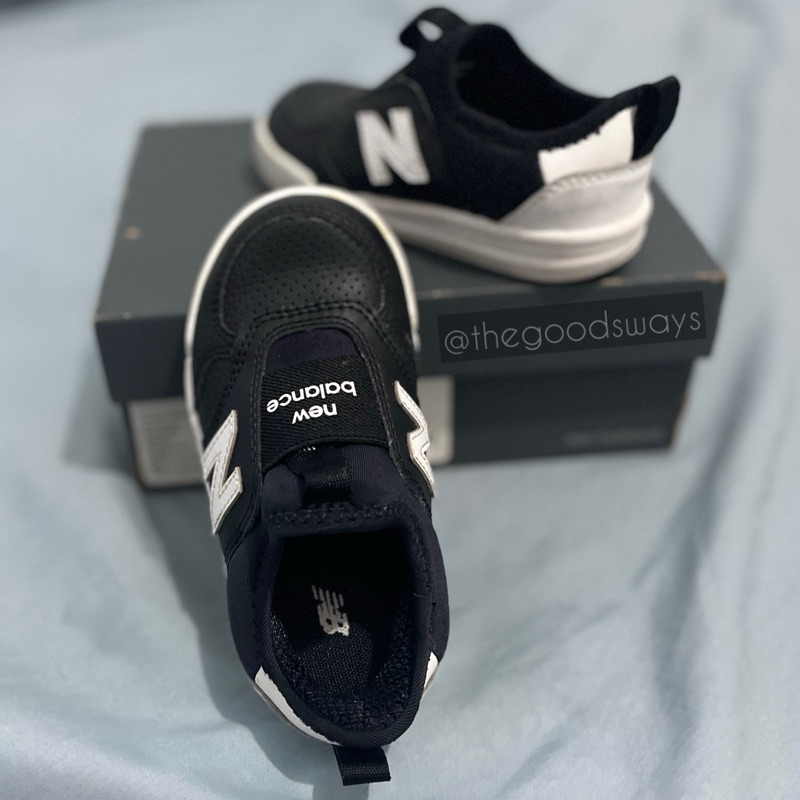 Preloved - NEW BALANCE KIDS 300 Series Black (Size 8)