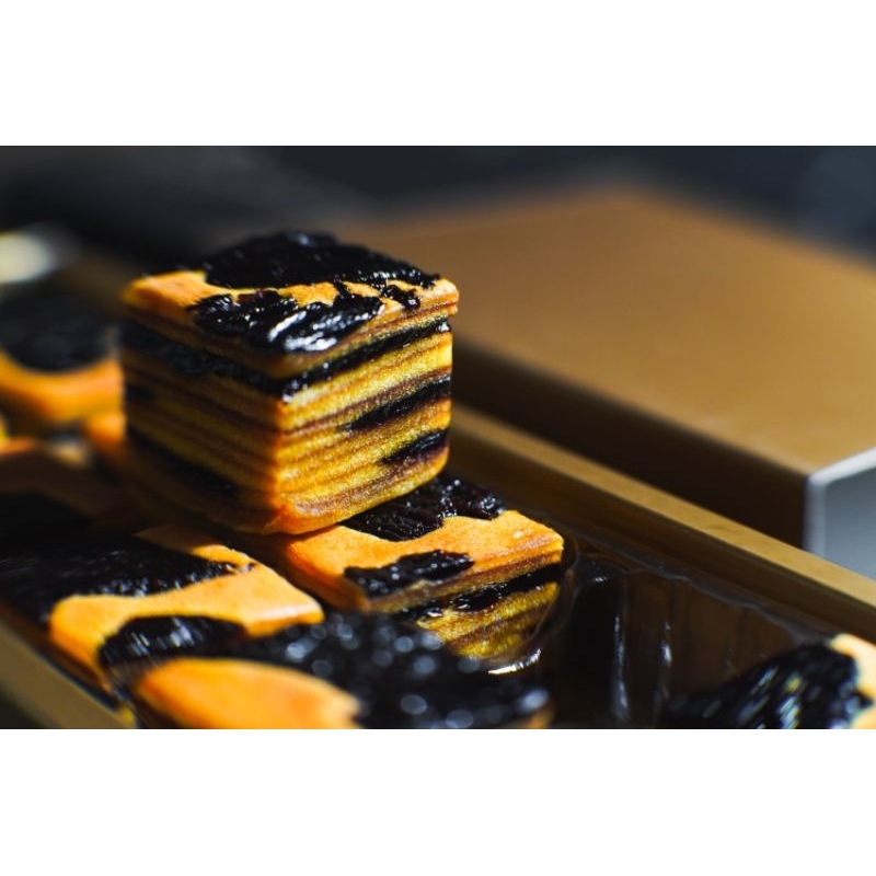 

HAMPERS GIFT BOX LAPIS LEGIT PRUNES PREMIUM - 12 Bites