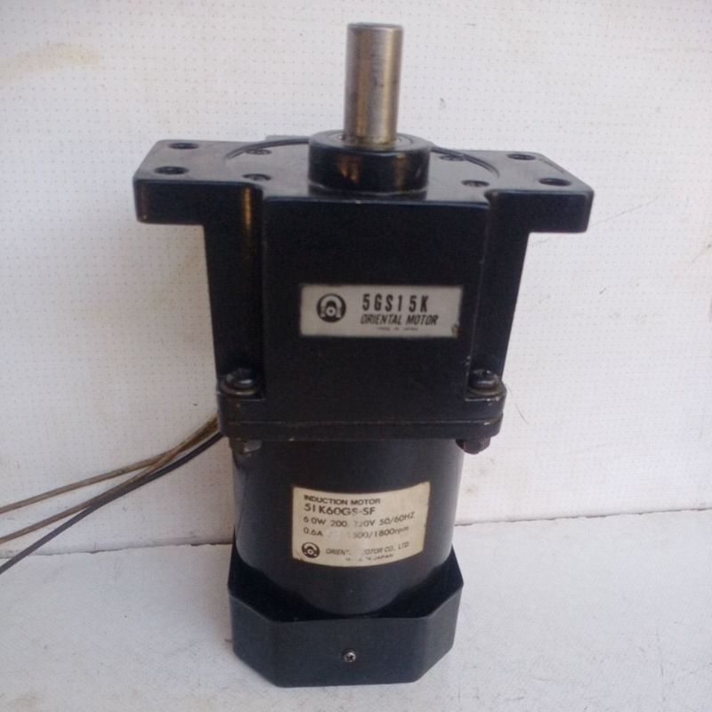 ORIENTAL MOTOR GEARBOX AC.  220 VOLT.   60 WAT.    RATIO 1:15.    100 RPM.