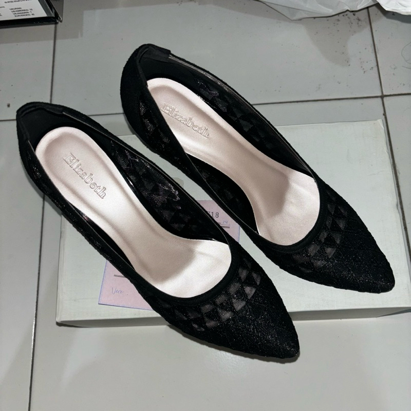 Elizabeth Heels Brokat Hitam