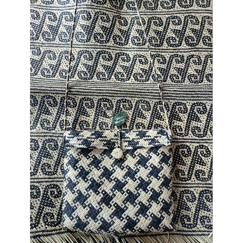 Tas Anjat Anyaman Rotan Selempang Kotak Kima Khas Kalimantan