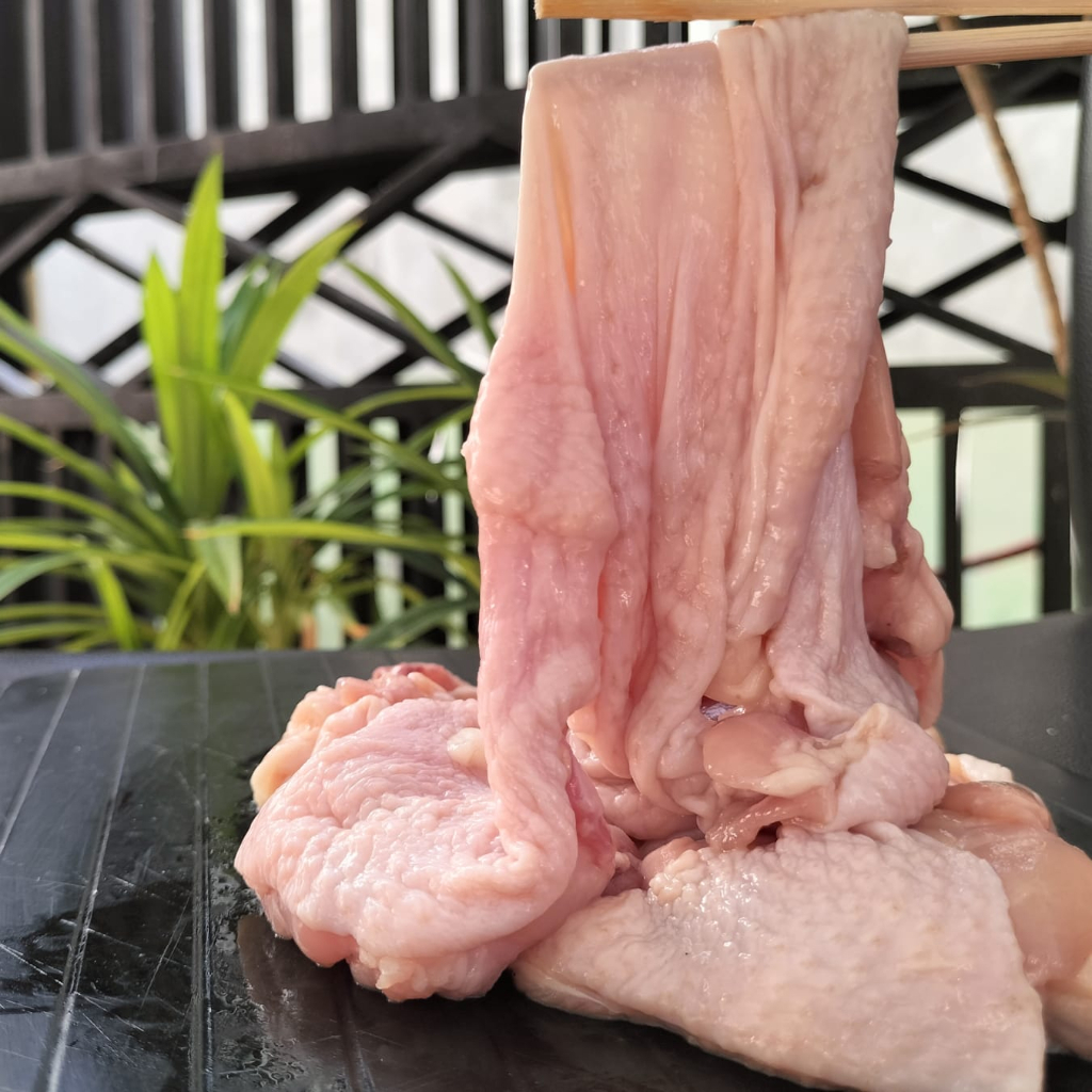 

KULIT AYAM FROZEN KEMASAN 250GRAM - DISASS JOGJA