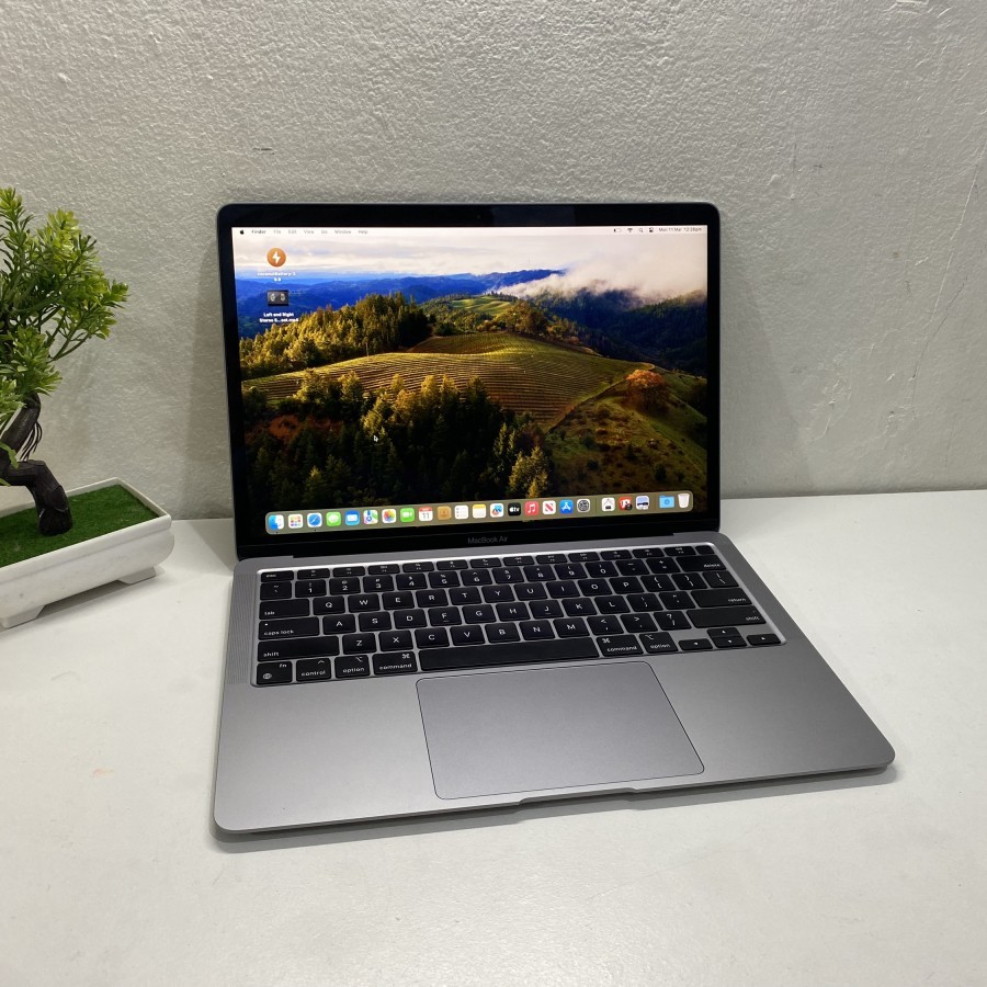 Macbook Air 13 inch 2020 / Core i5 / Ram 8 Gb / Ssd 512 Gb Second Original