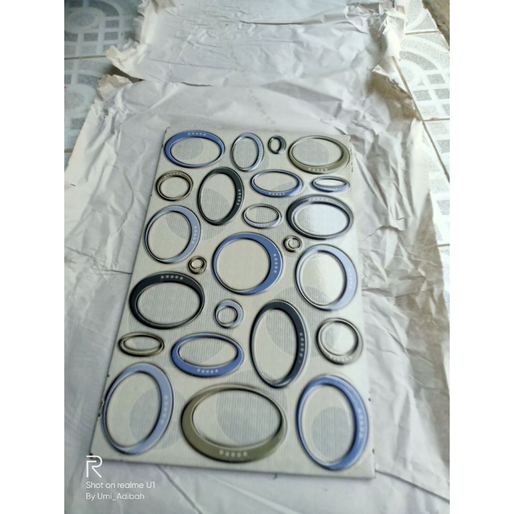 KERAMIK DINDING 40 X 25 CM HALUS PUTIH OVAL BIRU- KERAMIK KAMAR MANDI harga per lembar / 1 pcs