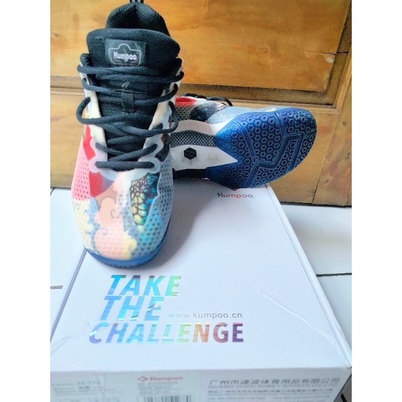 sepatu badminton kumpoo