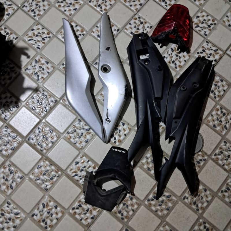 Body belakang CBR250R CBU set stop lamp