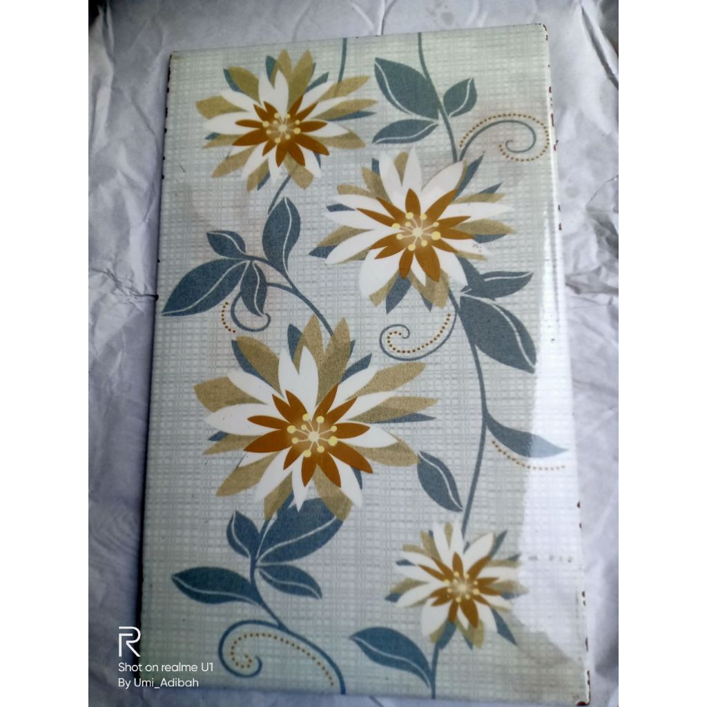 KERAMIK DINDING 40 X 25 CM HALUS GREY BUNGA TERATAI - KERAMIK KAMAR MANDI harga per lembar / 1 pcs