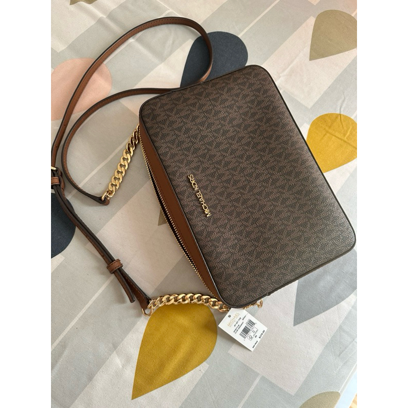 PELUNASAN NEW ~ MK Jet Set Item Camera Bag Signature Brown