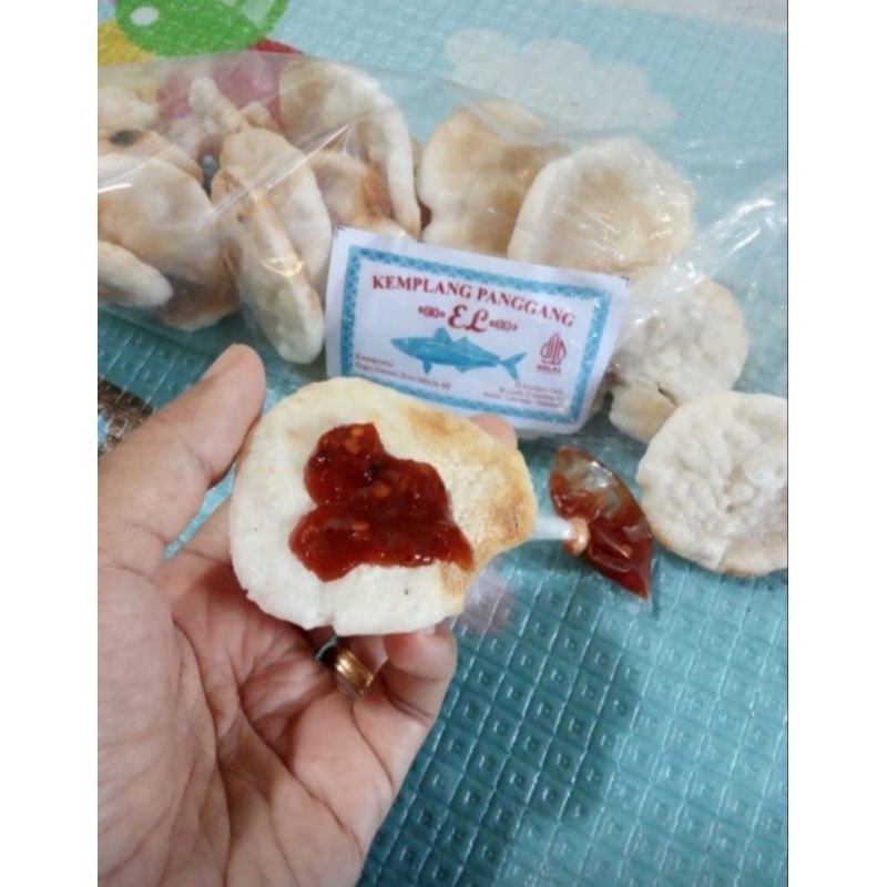 

Kerupuk Kemplang Ikan Asli Lampung Plus Sambal