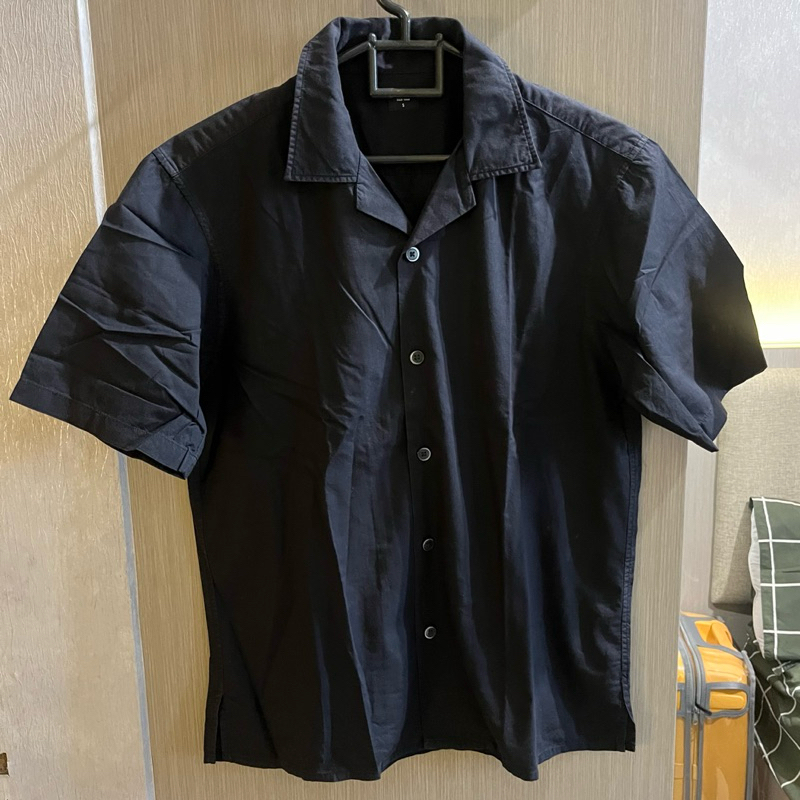 Kemeja Hitam Uniqlo Polos Lengan Pendek Open Collar Shirt Black Second Bekas