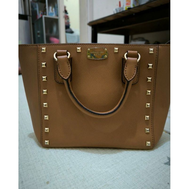 Preloved sling bag MK