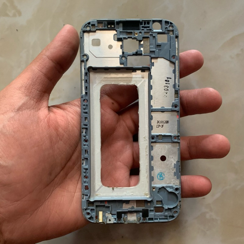 tulang tengah dudukan lcd samsung j3 pro ori copotan
