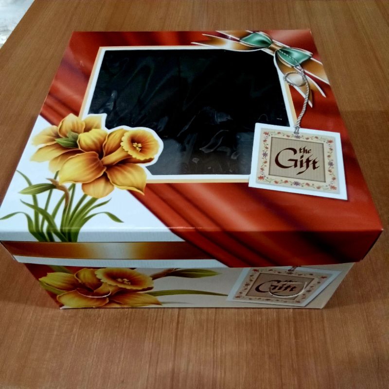 

DUS KUE GRETEL MOTIF BUNGA UKURAN 18CM X 18CM X 10CM ( SATUAN )