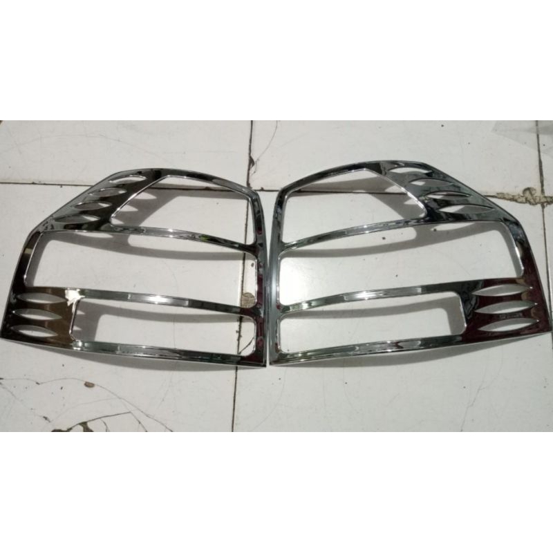 GARNISH GARNIS LIS LIST LAMPU BELAKANG STOPLAMP MOBIL SUZUKI APV CROME SET