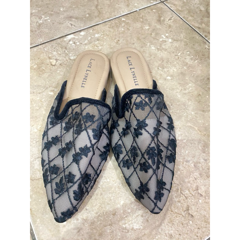 preloved lace lynelle