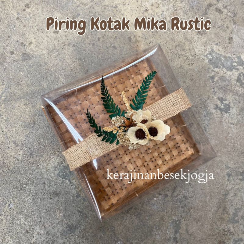 

PIRING KOTAK BAMBU TUTUP MIKA RUSTIC | HANTARAN PERNIKAHAN | besek mika besek hias besek Jogja piring kotak piring mika piring anyaman