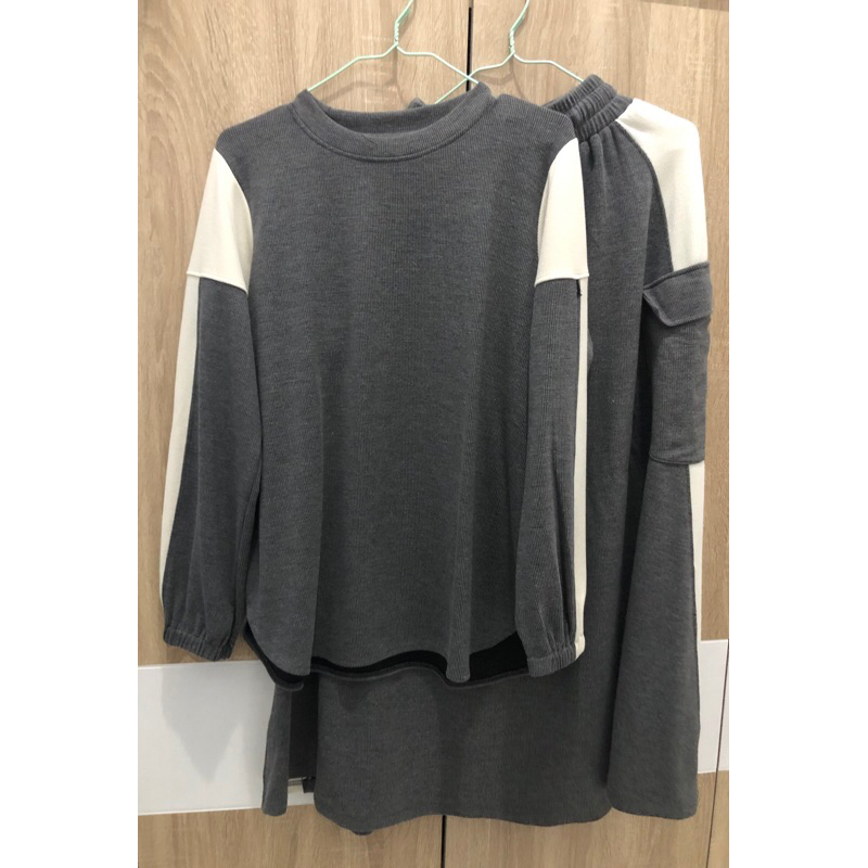 [LIKE NEW] Set Rok Clarke