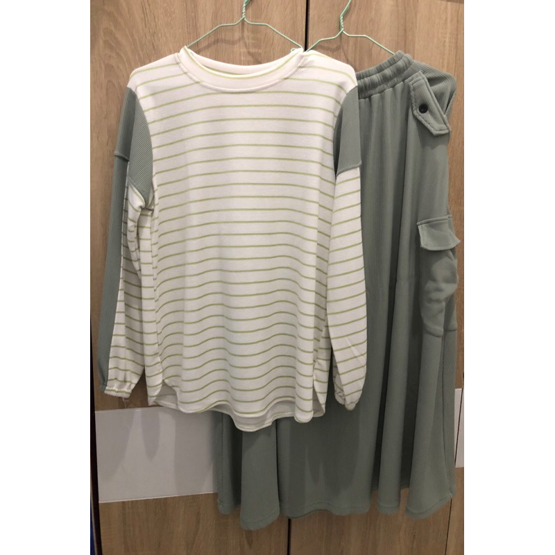 [LIKE NEW] Set Rok Clarke