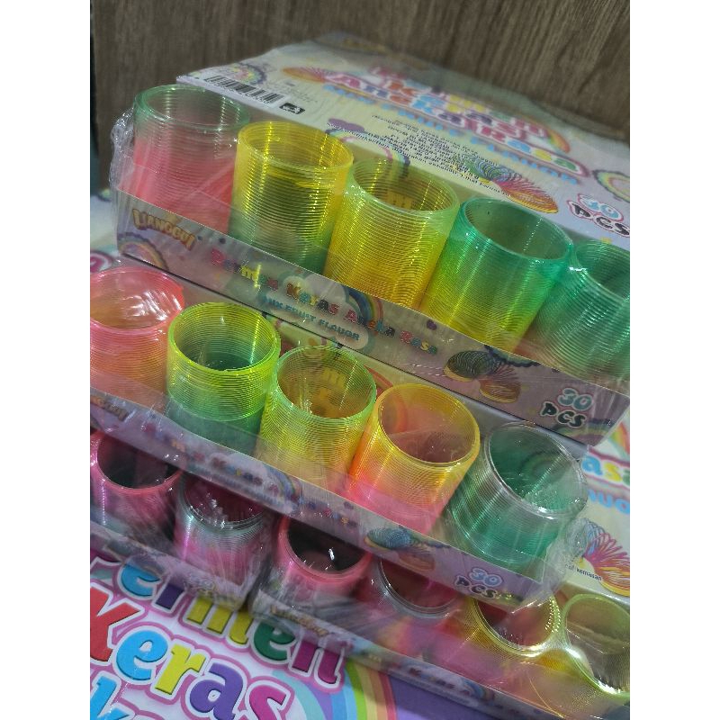 

LIANGGUI PERMEN PER PELANGI/SLINKY ISI 30