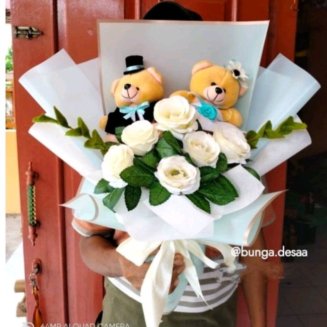 bucket bunga / buket bunga / bouqeut flowers couple / boneka couple pengantin / buket wedding/ buket