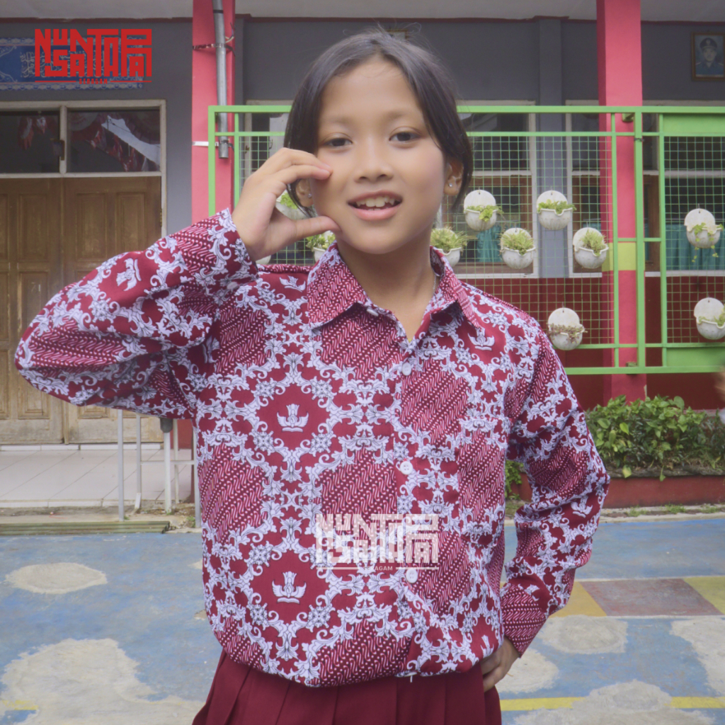 Batik Seragam Sekolah SD Motif Lereng Warna Merah Lengan Panjang