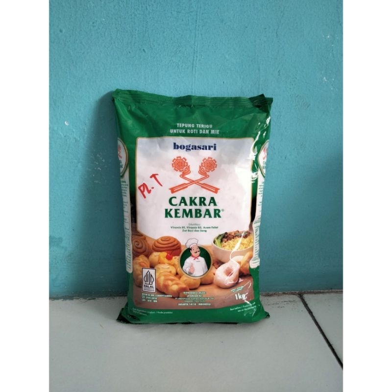 

Tepung Terigu Cakra Kembar Premium 1 kg