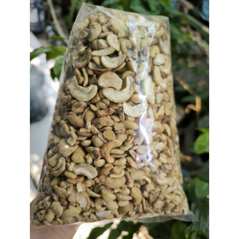 

Kacang Mede Patahan Mentah 1kg