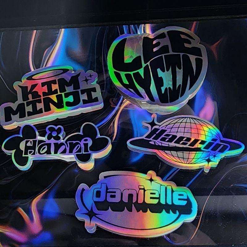 

STICKER NEWJEANS HOLO HOLOGRAM NEW JEANS DECO HYEIN MINJI HANNI HAERIN DANIELLE PHOTOCARD PC DECO KEYCHAIN GET UP UN OFFICIAL MERCH SUPERNATURAL