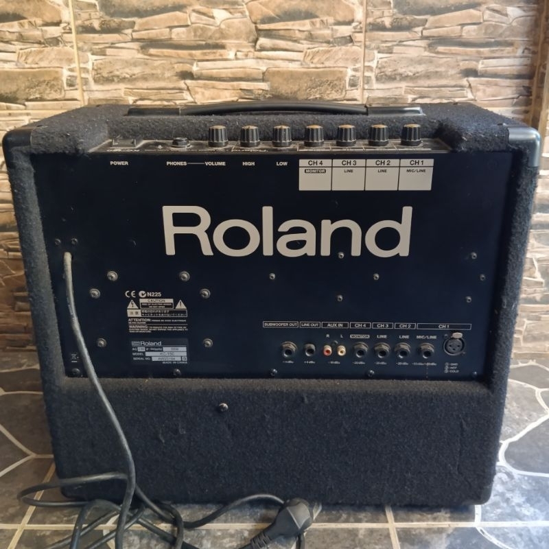 Roland KC-150 Amplifier Keyboard 4 Channel Mixing Subwoofer Output