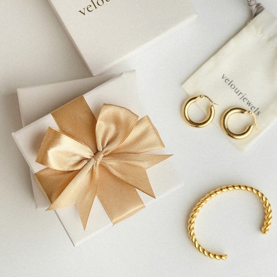 

NEW PROMO Gift Box Addon Hard Case Box and Canvas Pouch Hamper Birthday Lebaran Wisuda Kartu Ucapan