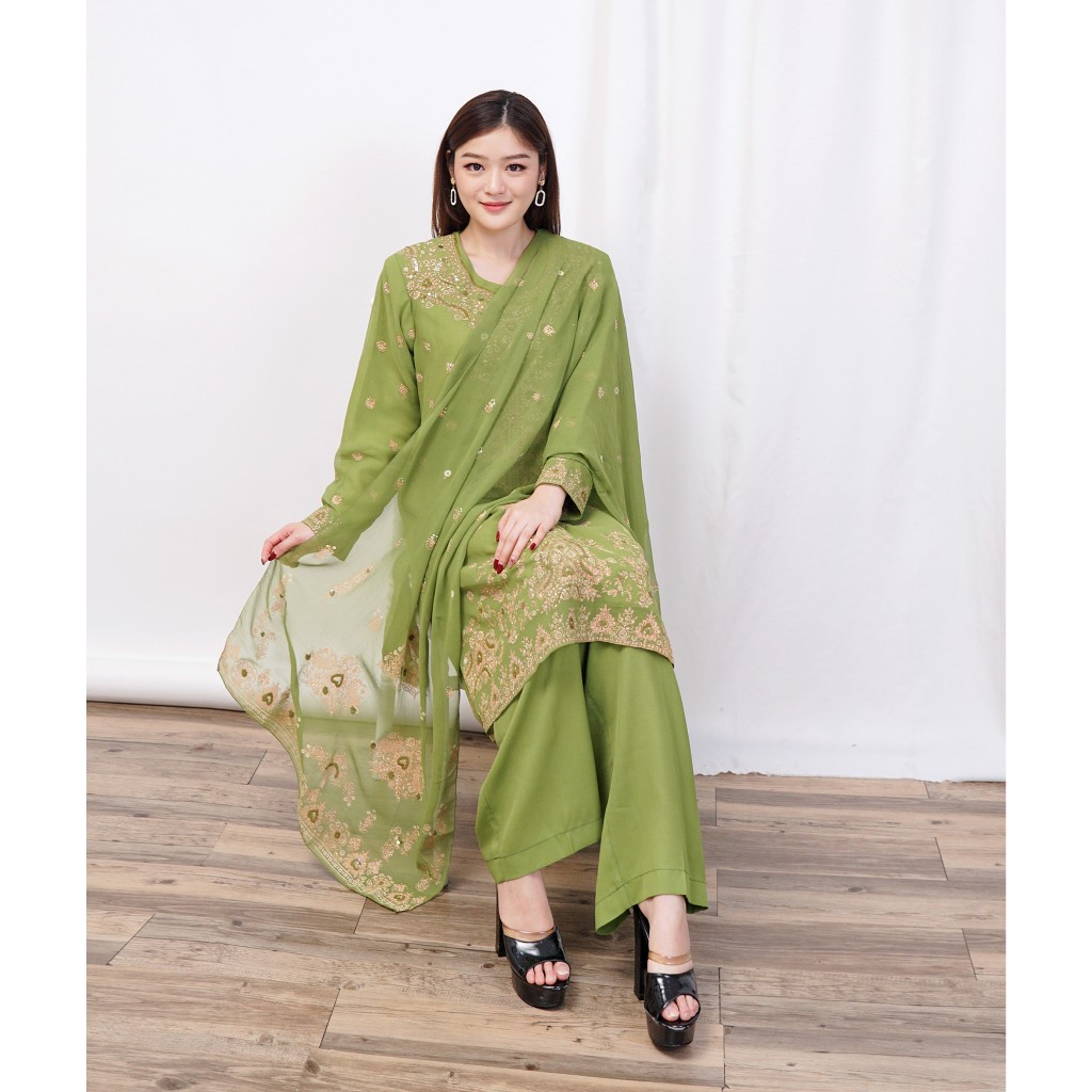 Helena Sari India One set